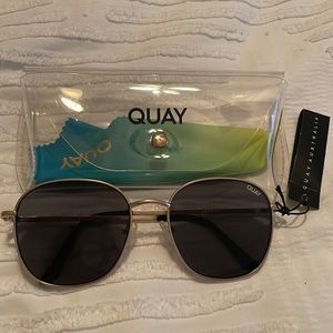 New Quay Australia Jezabell sunglasses smoke and gold frame color